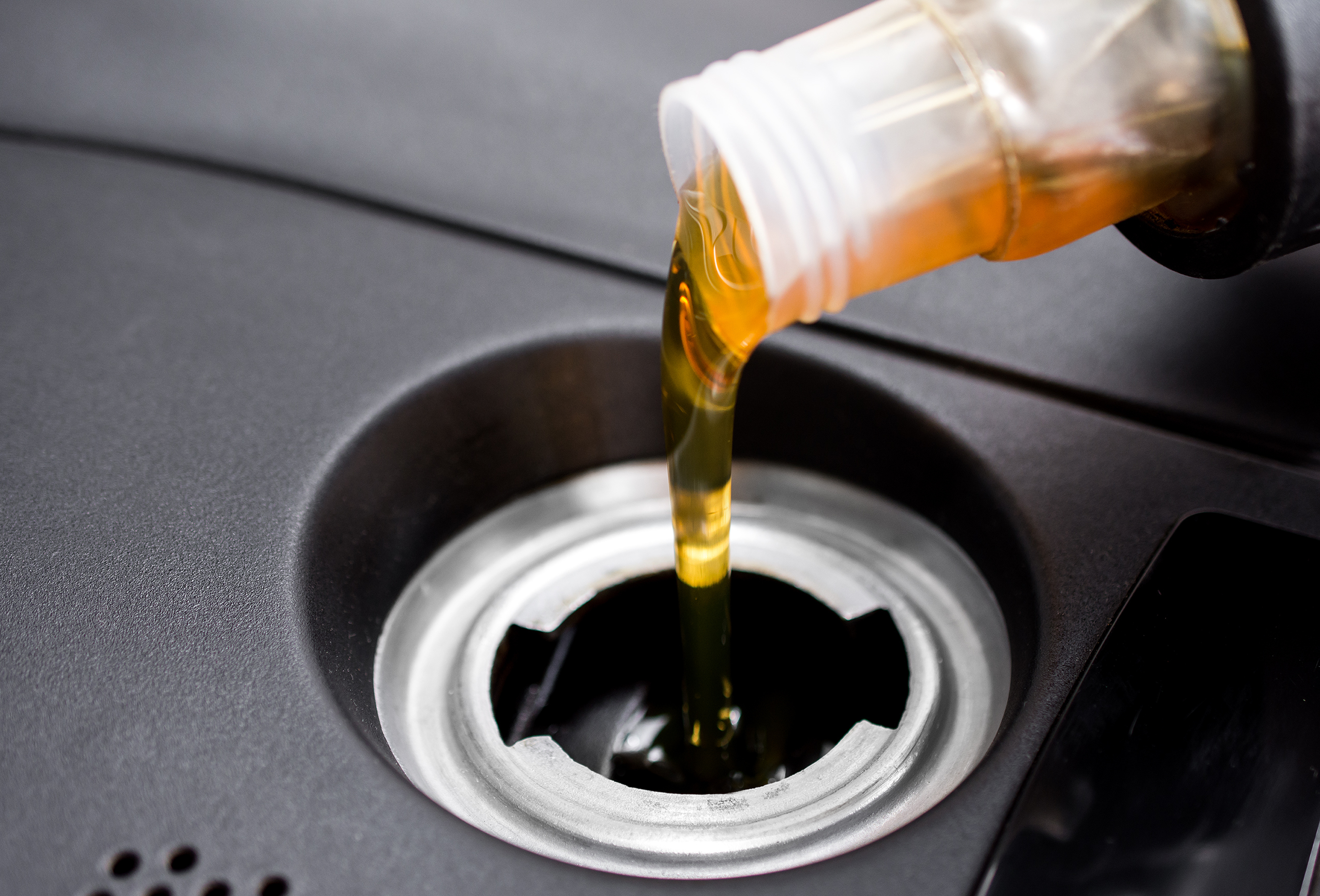 What Does an Oil Change Do? How Engine Oil Works - Kal Tire